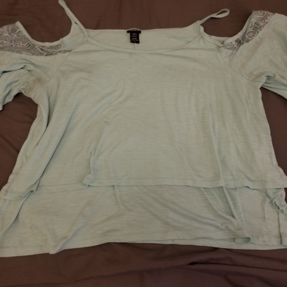 Cold shoulder layer top
